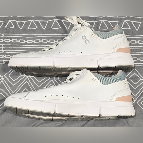 On Womens THE ROGER Advantage Shoes Size 8 - Picture 2 of 7